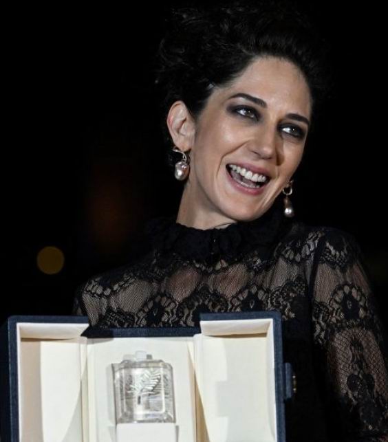 Iranian Zar Ebrahimi Wins Cannes Best Actress Prize For Holy Spider Role